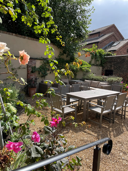 Dining in the garden for 8 at The Parisi Townhouse self-catering holiday accommodation